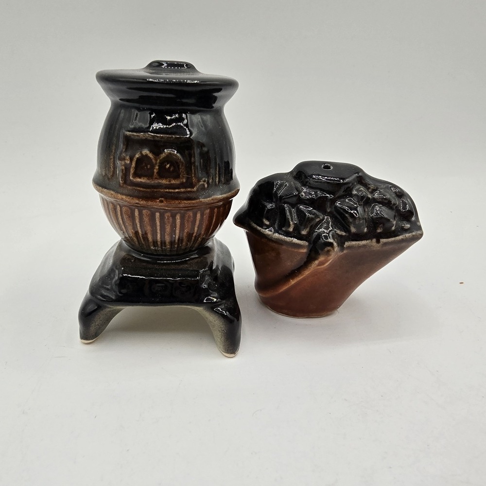 Vintage Ceramic Pot Belly Stove Coal Bucket Salt & Pepper Shakers Cottagecore